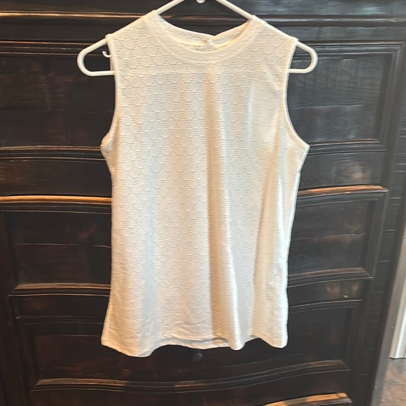 Tops - Sleeveless White Textured Top